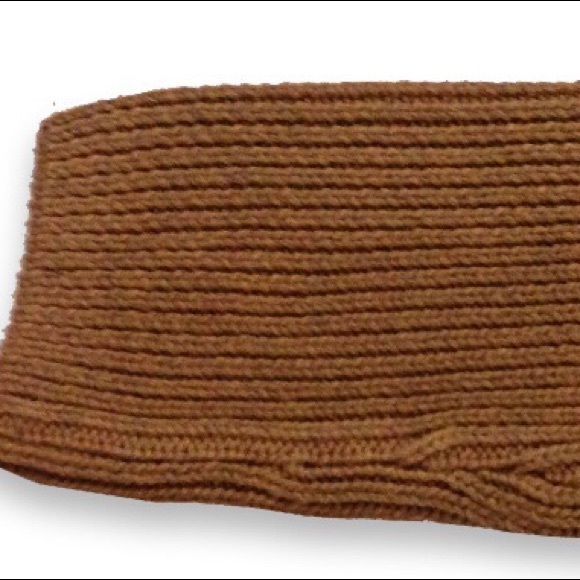 Red cabled turtleneck sweater - Picture 5 of 5